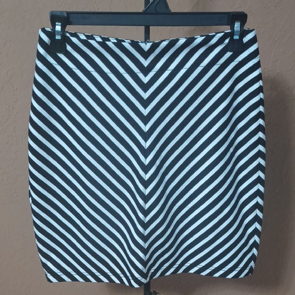 Annabella Black and White Chevron Mini Pencil Skirt Size Small